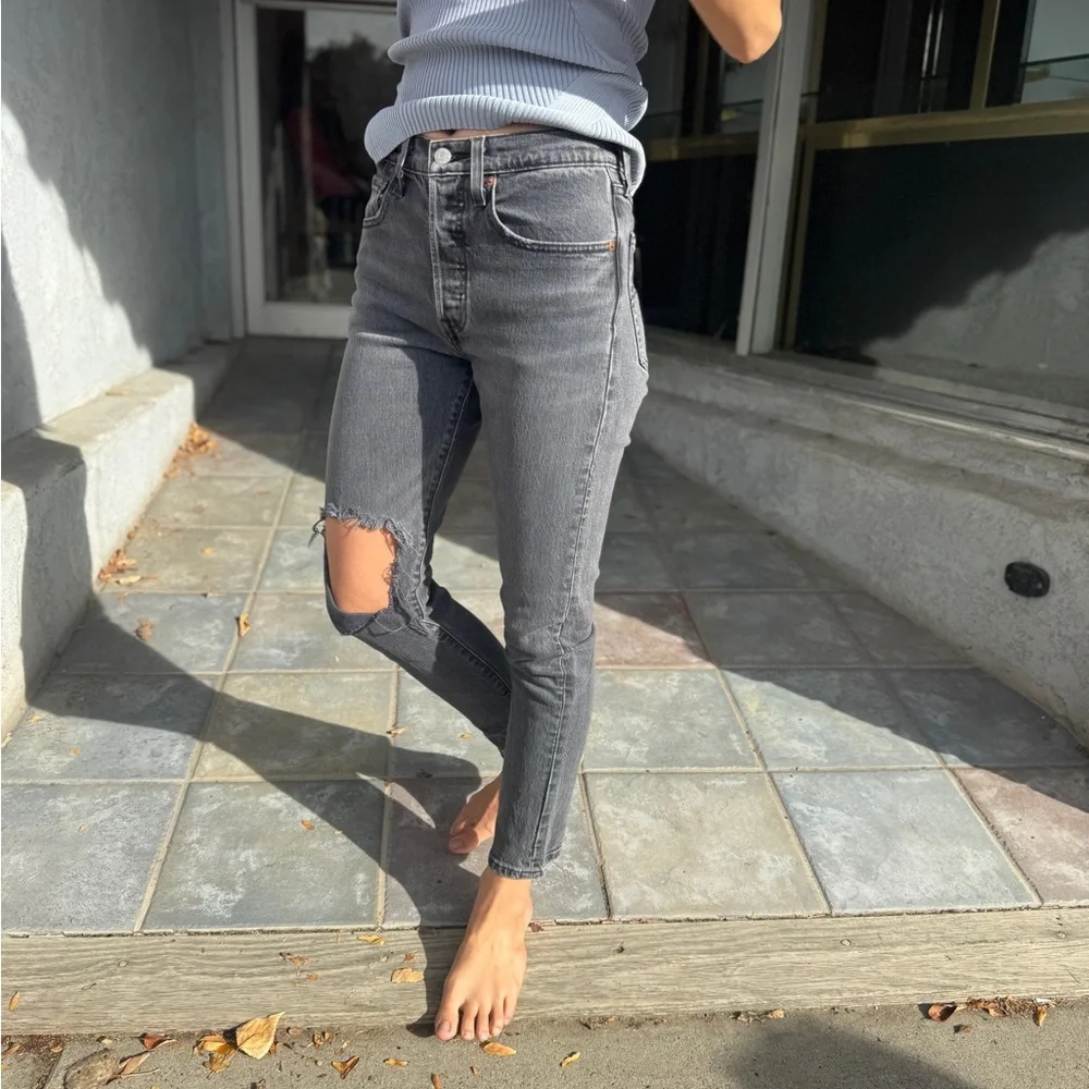 Levi's Premium 501 Washed Black Button Fly Distressed Skinny Jeans 26/28 - Picture 11 of 15